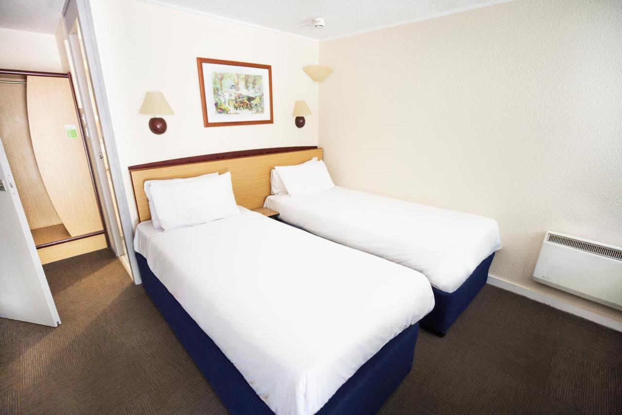 Campanile Hotel Wakefield Exterior photo