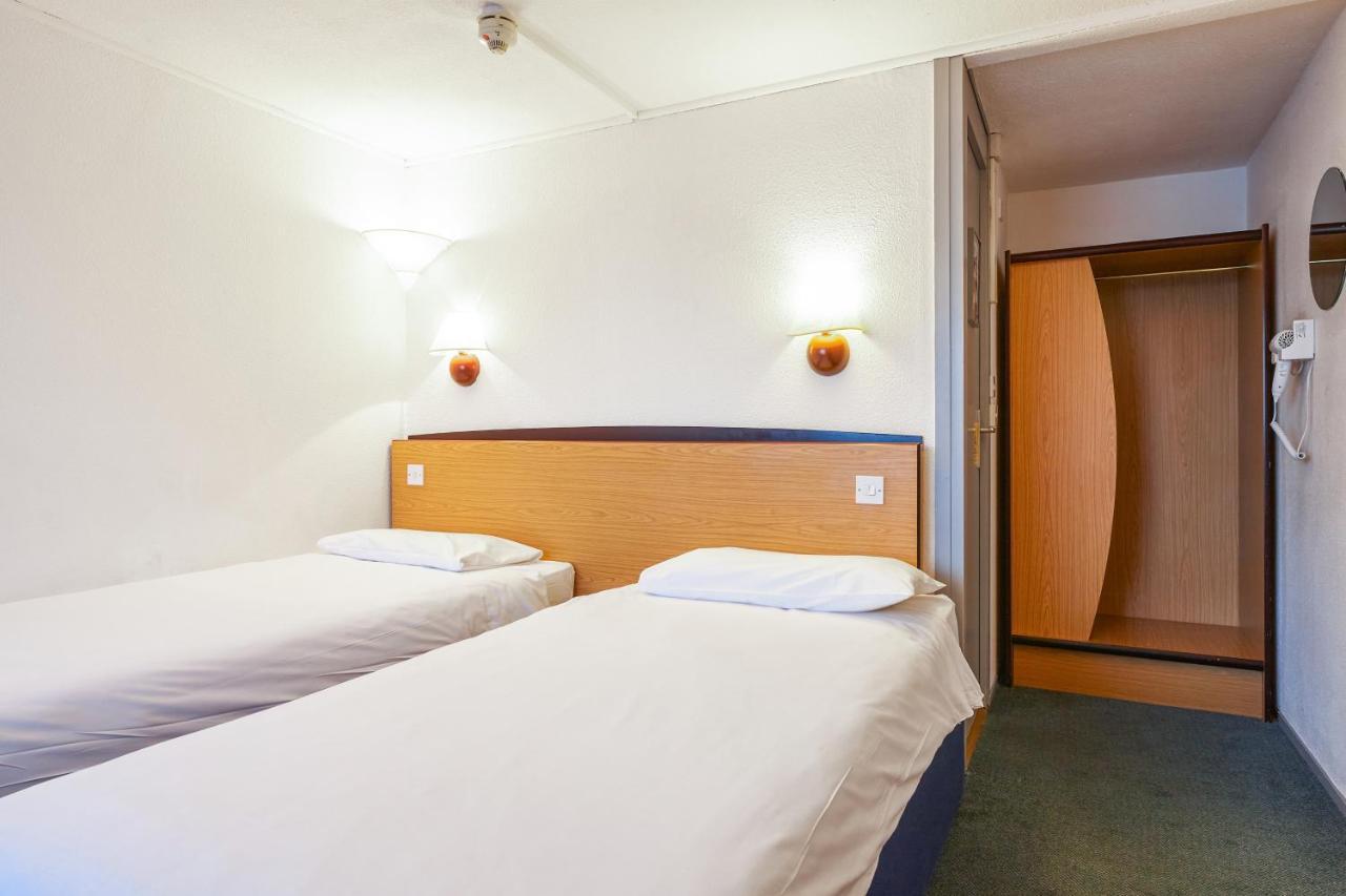Campanile Hotel Wakefield Exterior photo